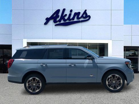 New 2026 Ford Expedition King Ranch AWD/4WD image 1