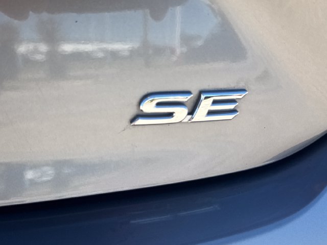 Used 2025 Toyota Camry SE FWD image 6