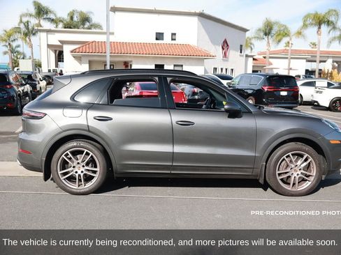 Used 2023 Porsche Cayenne Platinum Edition image 7
