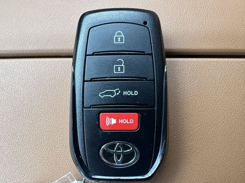 Used 2025 Toyota Highlander Platinum AWD/4WD image 14
