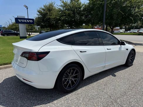 Used 2022 Tesla Model 3 RWD image 4