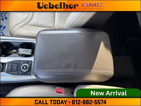 Used 2020 Ford Explorer Platinum w/ Premium Technology Package image 20