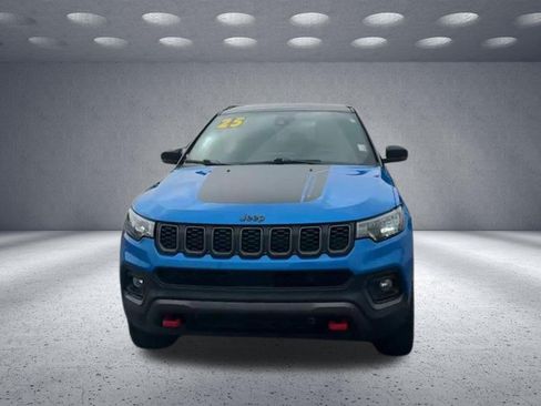 Used 2025 Jeep Compass Trailhawk AWD/4WD image 2