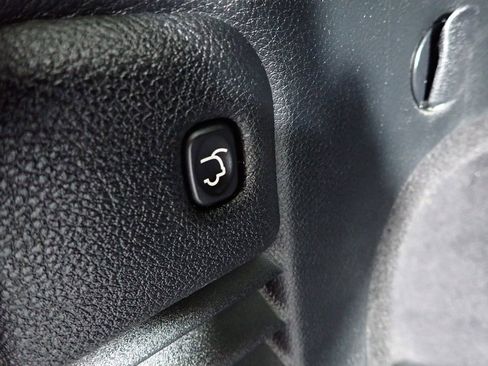 Used 2017 Jeep Grand Cherokee Altitude AWD/4WD image 18