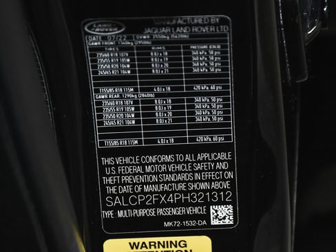 Used 2023 Land Rover Discovery Sport SE image 19