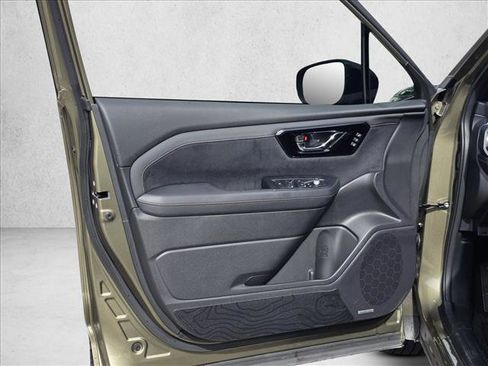 Used 2025 Subaru Forester Touring w/ Popular Package - Touring image 13