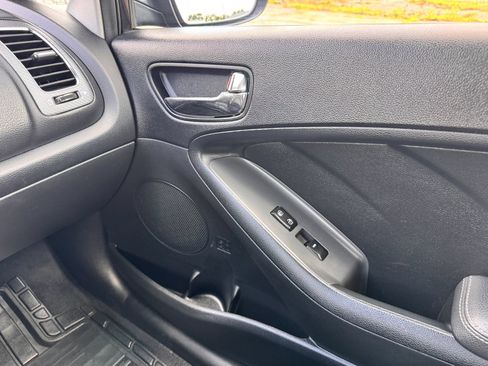 Used 2018 Kia Forte S FWD image 23