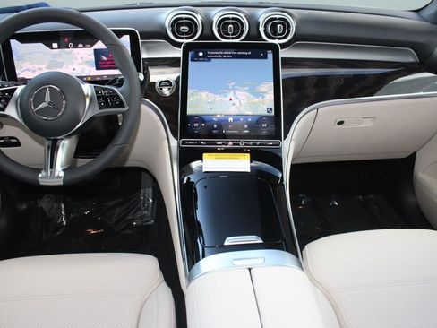 Used 2026 Mercedes-Benz GLC 300 image 28