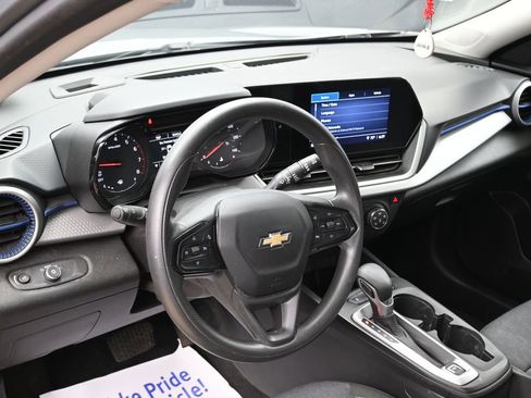Used 2024 Chevrolet Trax LS w/ Driver Confidence Package FWD image 17