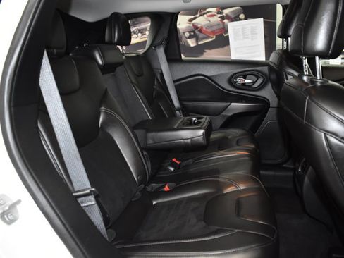 Used 2019 Jeep Cherokee Latitude Plus w/ Cold Weather Group image 24