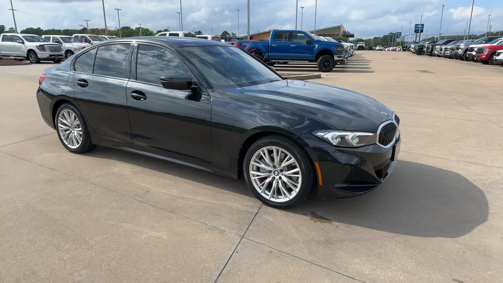 Used 2023 BMW 330i Sedan w/ Driving Assistance Package RWD image 3