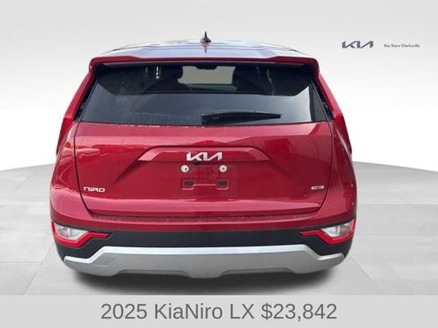 Used 2025 Kia Niro LX image 7