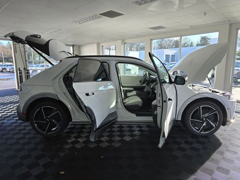 New 2026 Hyundai Ioniq 5 Limited image 16