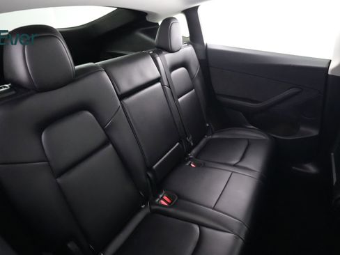 Used 2025 Tesla Model Y Long Range RWD image 5