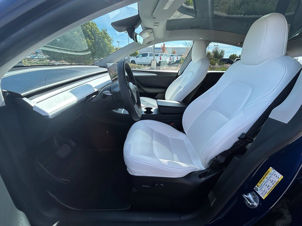 Used 2024 Tesla Model Y Long Range AWD/4WD image 12