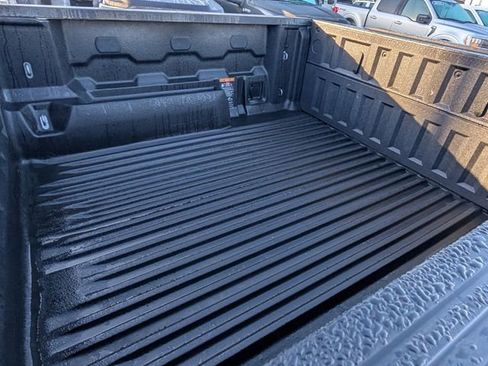 Used 2024 Chevrolet Colorado Z71 w/ Z71 Convenience Package 2 image 10