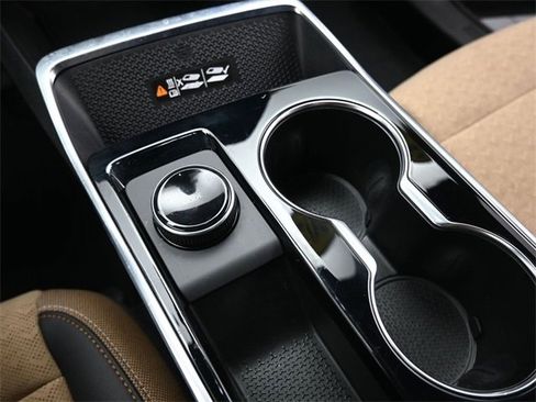 Used 2025 Chevrolet Equinox ACTIV w/ Safety and Technology Package image 27