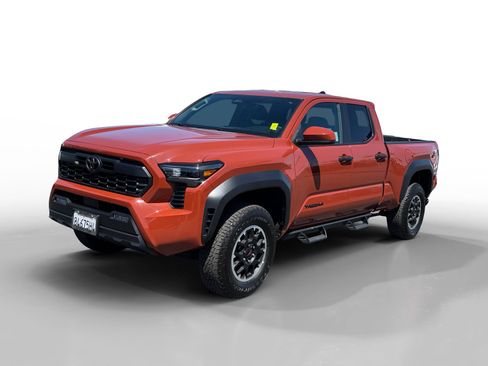 Used 2025 Toyota Tacoma TRD Off-Road AWD/4WD image 1