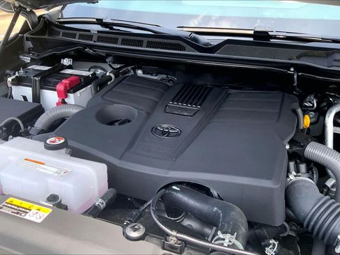 Used 2026 Toyota Tundra Platinum AWD/4WD image 31