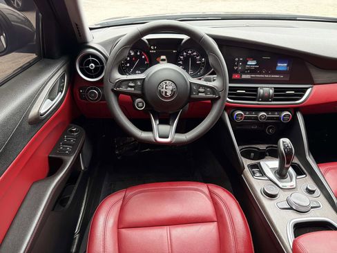 Used 2020 Alfa Romeo Giulia Ti AWD/4WD image 8