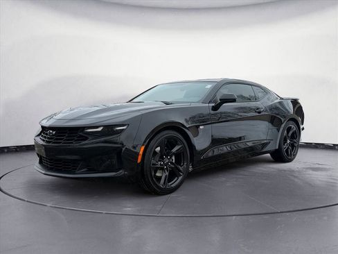 Used 2023 Chevrolet Camaro LT image 2