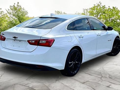Used 2018 Chevrolet Malibu LT w/ Leather Package FWD image 2