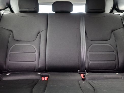 Used 2019 Jeep Renegade Latitude image 14