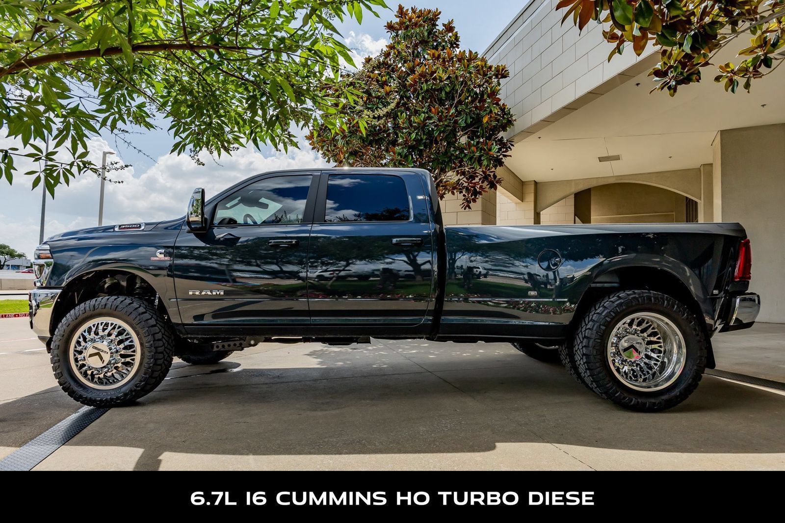 Used 2025 RAM 3500 Laramie AWD/4WD image 6