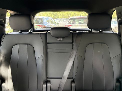 Used 2025 Mercedes-Benz GLB 250 image 40