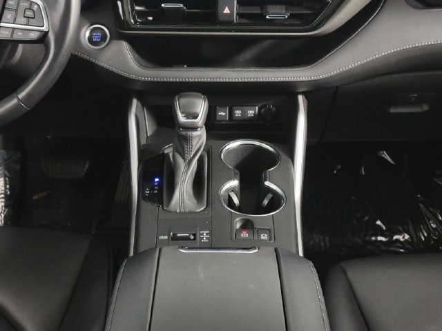 Used 2021 Toyota Highlander XLE FWD image 26