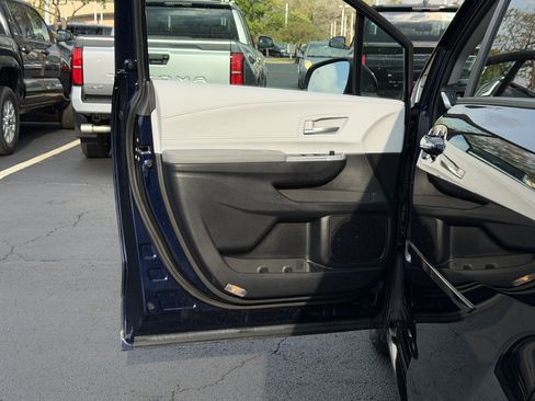 Certified 2025 Toyota Sienna XLE w/ XLE Plus Package AWD/4WD image 23