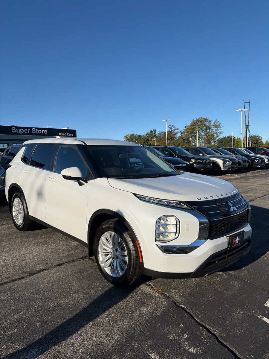 Used 2023 Mitsubishi Outlander ES AWD/4WD image 18