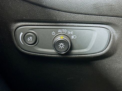 Used 2019 Chevrolet Equinox LT image 10