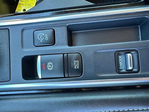 Used 2024 Nissan Pathfinder SV FWD image 16