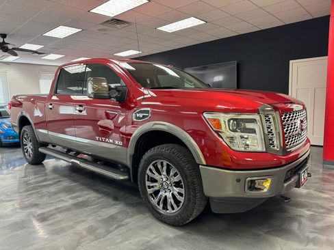 Used 2019 Nissan Titan Platinum Reserve image 6