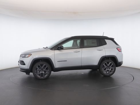 Used 2026 Jeep Compass Limited image 39