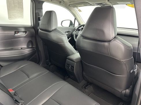 Certified 2022 Toyota Corolla Cross XLE image 28