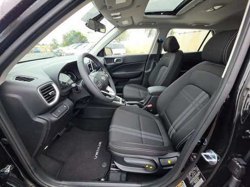 New 2025 Hyundai Venue SEL image 15