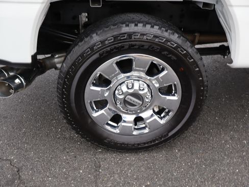 Used 2025 Ford F250 Lariat w/ Chrome Package image 38