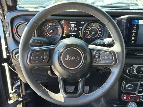 Certified 2025 Jeep Wrangler Unlimited Rubicon AWD/4WD image 12