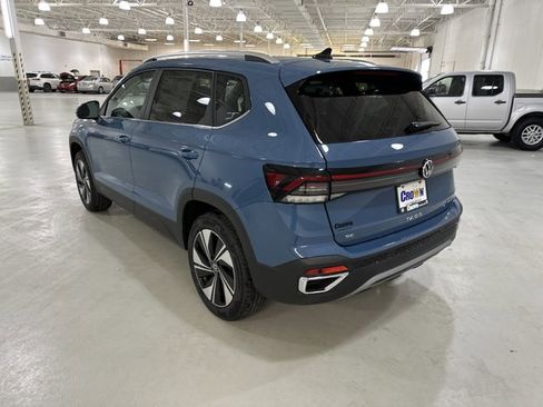 New 2026 Volkswagen Taos SE image 6