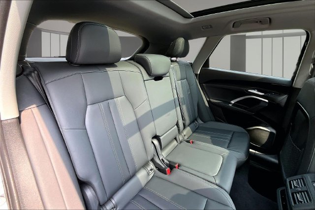 Used 2025 Audi Q5 Premium w/ Convenience Package AWD/4WD image 25