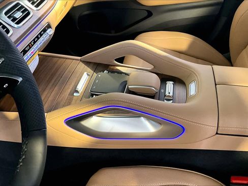 New 2026 Mercedes-Benz GLS 450 4MATIC image 10