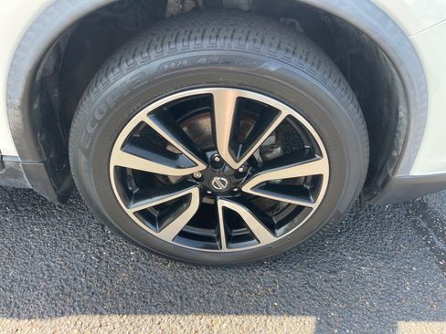 Used 2018 Nissan Rogue SL w/ Premium Package FWD image 22