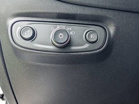 Used 2018 Chevrolet Equinox Premier FWD image 12
