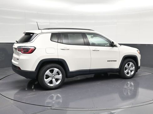 Used 2020 Jeep Compass Latitude FWD image 3
