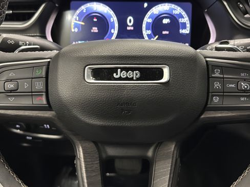 Used 2024 Jeep Grand Cherokee L Limited w/ Black Appearance Package AWD/4WD image 15