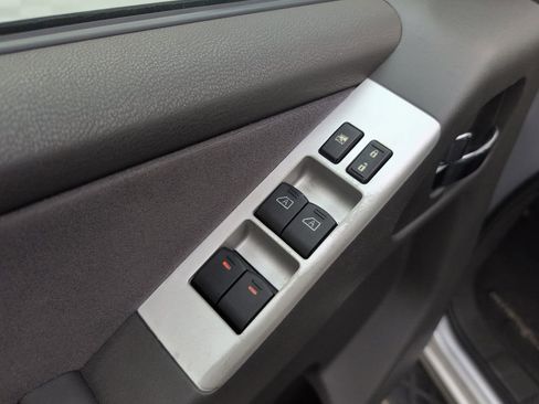 Used 2011 Nissan Pathfinder SV RWD image 29