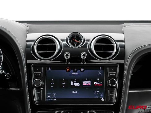 Used 2018 Bentley Bentayga AWD/4WD image 28