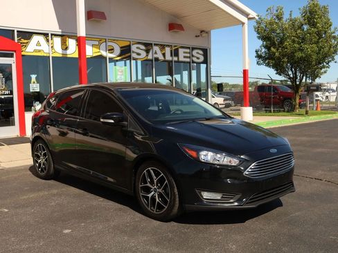 Used 2018 Ford Focus SEL FWD image 3